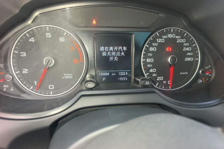 Used Audi Q5 2018 Collector's Edition 40 TFSI Technology Model Odometer Close Up