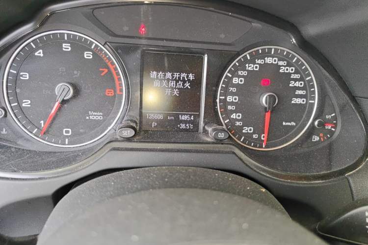 Used Audi Q5 2018 Collector's Edition 40 TFSI Technology Model Odometer Close Up