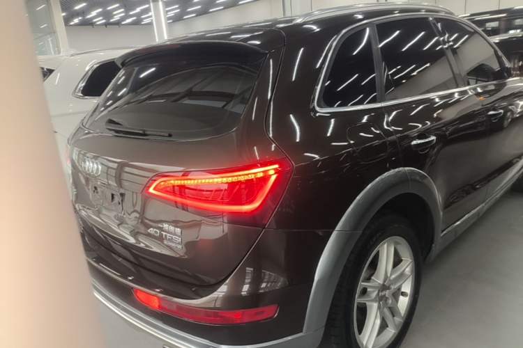 Used Audi Q5 2018 Collector's Edition 40 TFSI Technology Model Rear Right 45 Deg