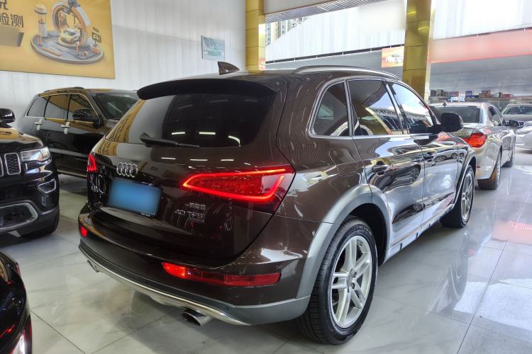 Used Audi Q5 2018 Collector's Edition 40 TFSI Technology Model Rear Right 45 Deg