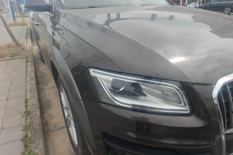 Used Audi Q5 2018 Collector's Edition 40 TFSI Technology Model Right Front Headlight