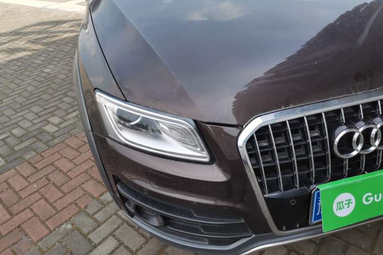 Used Audi Q5 2018 Collector's Edition 40 TFSI Technology Model Right Front Headlight
