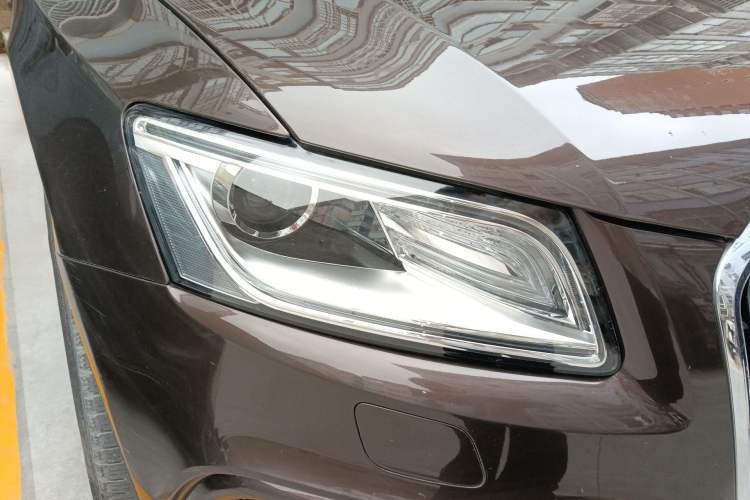 Used Audi Q5 2018 Collector's Edition 40 TFSI Ambition Model Right Front Headlight