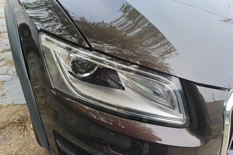 Used Audi Q5 2018 Collector's Edition 40 TFSI Technology Model Right Front Headlight
