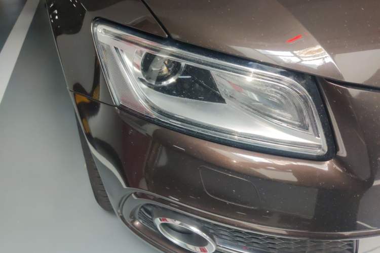 Used Audi Q5 2018 Collector's Edition 40 TFSI Ambition Model Right Front Headlight