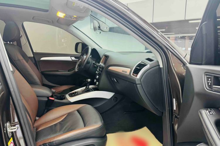 Used Audi Q5 2018 Collector's Edition 40 TFSI Technology Model Right Front Seat