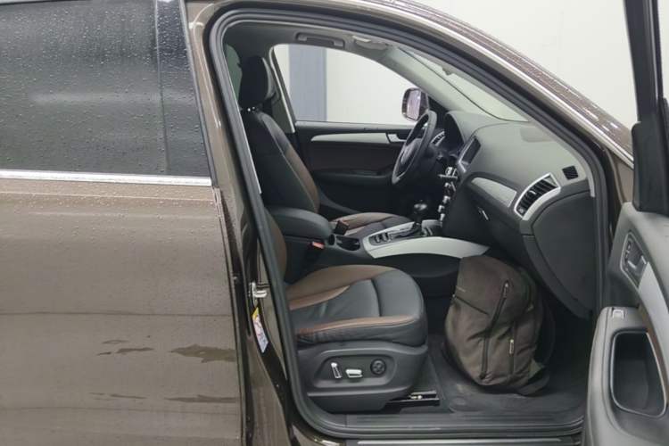 Used Audi Q5 2018 Collector's Edition 40 TFSI Technology Model Right Front Seat