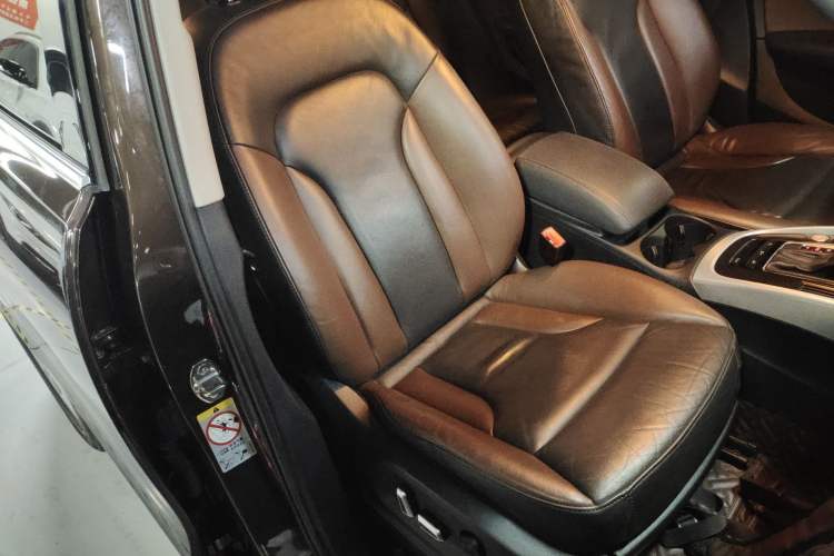 Used Audi Q5 2018 Collector's Edition 40 TFSI Technology Model Right Front Seat