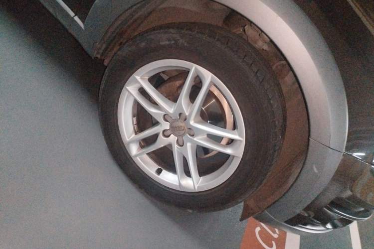 Used Audi Q5 2018 Collector's Edition 40 TFSI Technology Model Right Front Wheel Hub