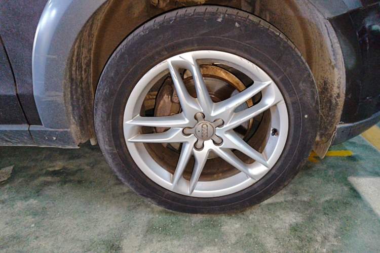 Used Audi Q5 2018 Collector's Edition 40 TFSI Technology Model Right Front Wheel Hub