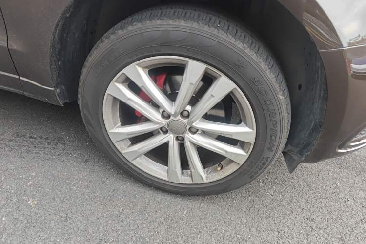 Used Audi Q5 2018 Collector's Edition 40 TFSI Ambition Model Right Front Wheel Hub