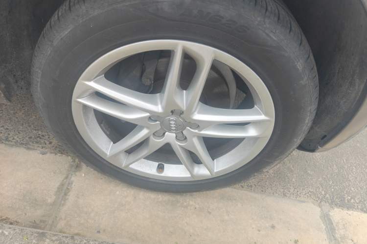 Used Audi Q5 2018 Collector's Edition 40 TFSI Technology Model Right Front Wheel Hub