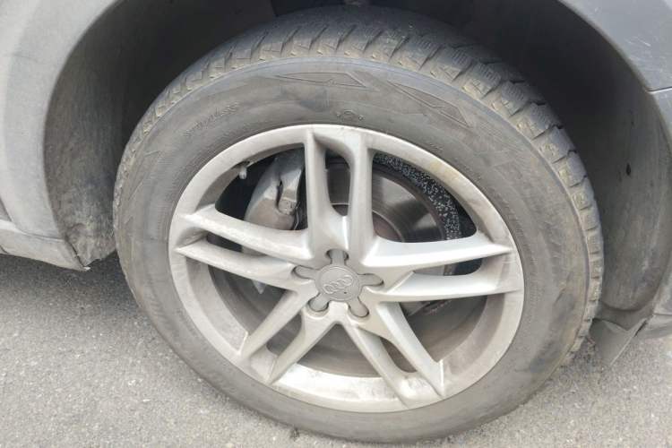 Used Audi Q5 2018 Collector's Edition 40 TFSI Technology Model Right Front Wheel Hub