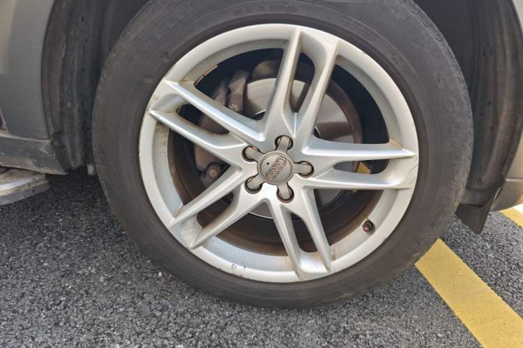 Used Audi Q5 2018 Collector's Edition 40 TFSI Technology Model Right Front Wheel Hub