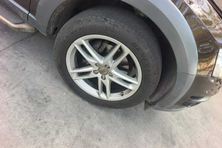 Used Audi Q5 2018 Collector's Edition 40 TFSI Technology Model Right Front Wheel Hub