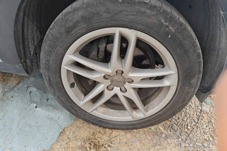 Used Audi Q5 2018 Collector's Edition 40 TFSI Technology Model Right Front Wheel Hub