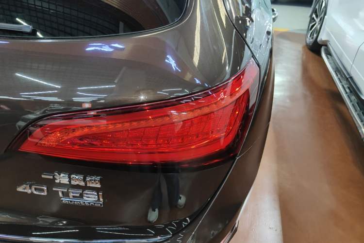 Used Audi Q5 2018 Collector's Edition 40 TFSI Technology Model Right Rear Taillight