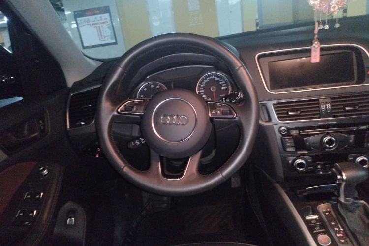Used Audi Q5 2018 Collector's Edition 40 TFSI Technology Model Steering Wheel