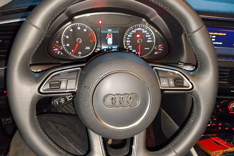 Used Audi Q5 2018 Collector's Edition 40 TFSI Technology Model Steering Wheel