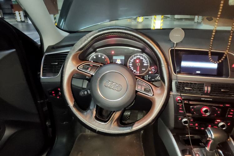 Used Audi Q5 2018 Collector's Edition 40 TFSI Technology Model Steering Wheel