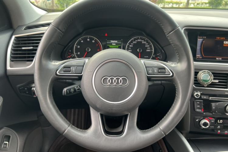 Used Audi Q5 2018 Collector's Edition 40 TFSI Technology Model Steering Wheel