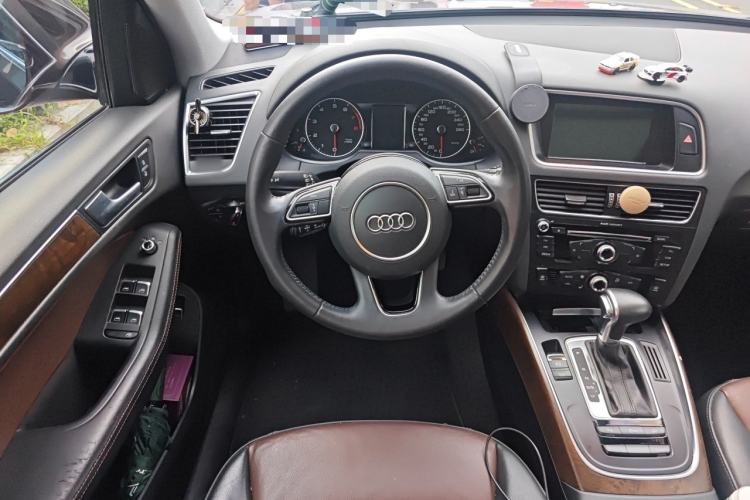 Used Audi Q5 2018 Collector's Edition 40 TFSI Ambition Model Steering Wheel