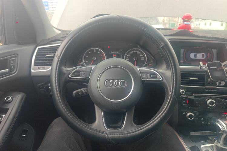 Used Audi Q5 2018 Collector's Edition 40 TFSI Technology Model Steering Wheel