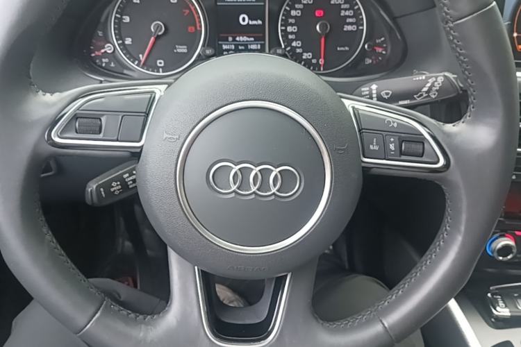 Used Audi Q5 2018 Collector's Edition 40 TFSI Technology Model Steering Wheel