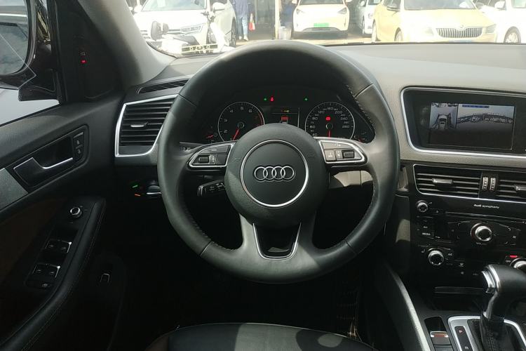Used Audi Q5 2018 Collector's Edition 40 TFSI Technology Model Steering Wheel