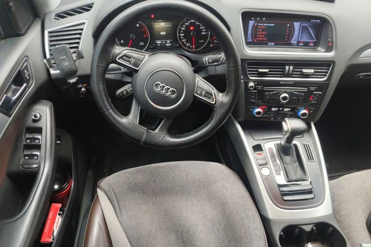 Used Audi Q5 2018 Collector's Edition 40 TFSI Technology Model Steering Wheel