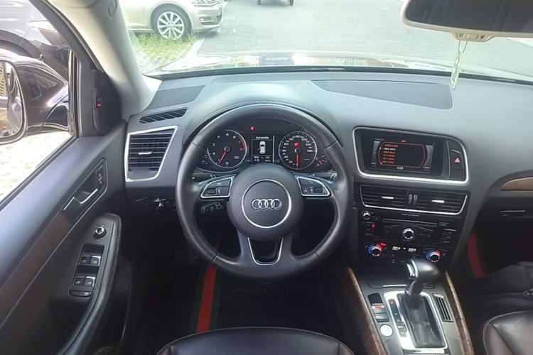 Used Audi Q5 2018 Collector's Edition 40 TFSI Technology Model Steering Wheel
