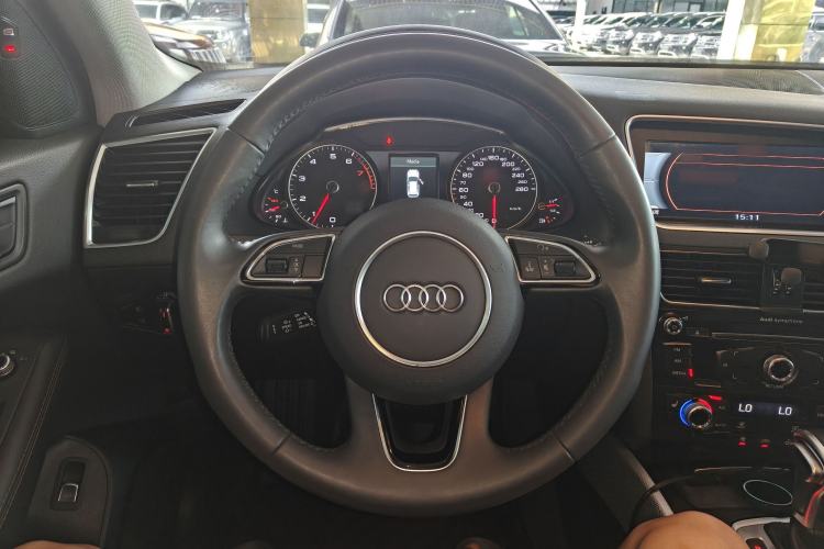 Used Audi Q5 2018 Collector's Edition 40 TFSI Technology Model Steering Wheel