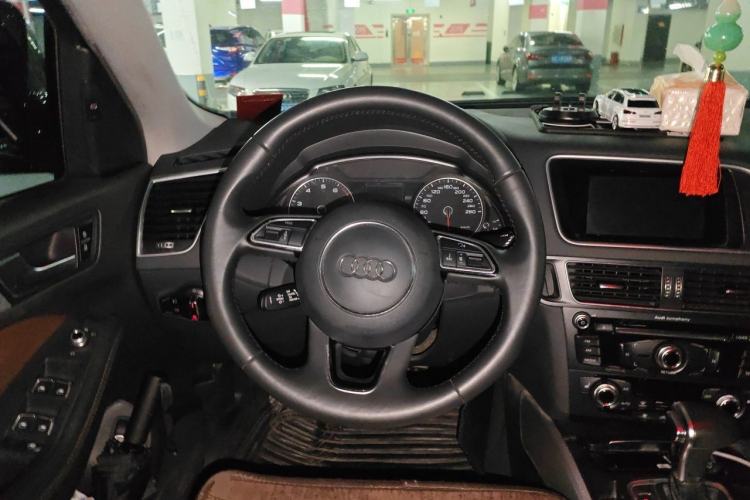 Used Audi Q5 2018 Collector's Edition 40 TFSI Technology Model Steering Wheel