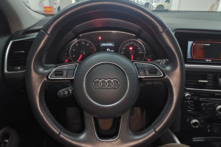 Used Audi Q5 2018 Collector's Edition 40 TFSI Technology Model Steering Wheel