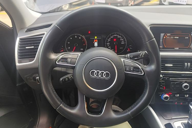 Used Audi Q5 2018 Collector's Edition 40 TFSI Technology Model Steering Wheel