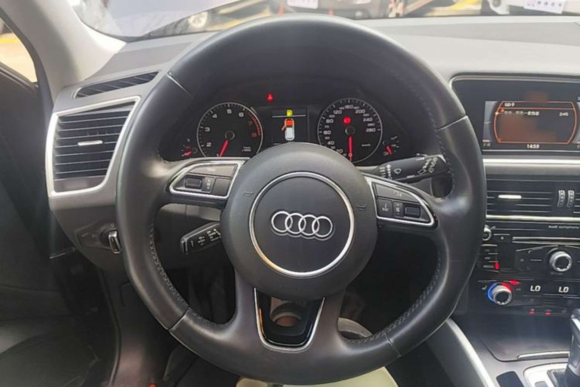 Used Audi Q5 2018 Collector's Edition 40 TFSI Technology Model Steering Wheel