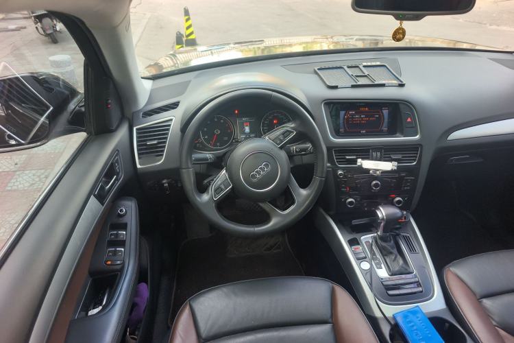 Used Audi Q5 2018 Collector's Edition 40 TFSI Technology Model Steering Wheel
