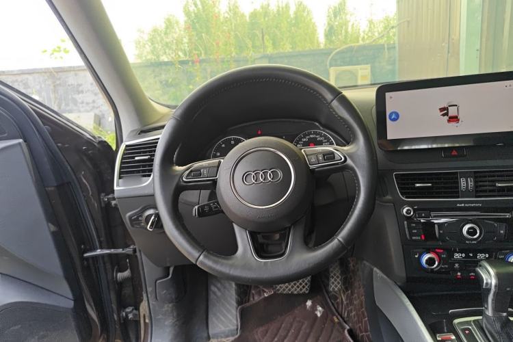 Used Audi Q5 2018 Collector's Edition 40 TFSI Technology Model Steering Wheel