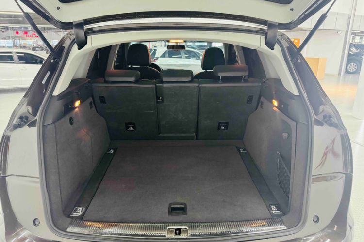 Used Audi Q5 2018 Collector's Edition 40 TFSI Technology Model Trunk