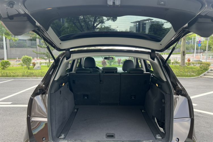 Used Audi Q5 2018 Collector's Edition 40 TFSI Technology Model Trunk