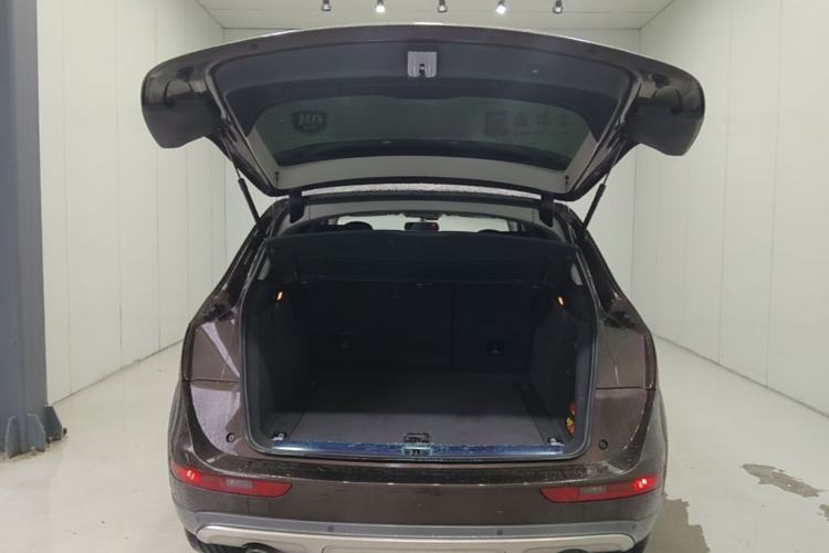 Used Audi Q5 2018 Collector's Edition 40 TFSI Technology Model Trunk