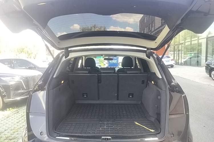 Used Audi Q5 2018 Collector's Edition 40 TFSI Technology Model Trunk