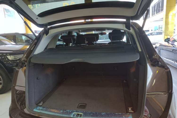 Used Audi Q5 2018 Collector's Edition 40 TFSI Technology Model Trunk