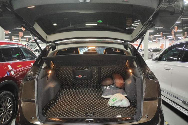 Used Audi Q5 2018 Collector's Edition 40 TFSI Technology Model Trunk
