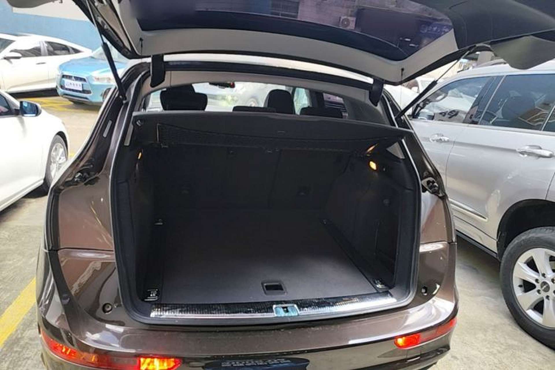 Used Audi Q5 2018 Collector's Edition 40 TFSI Technology Model Trunk