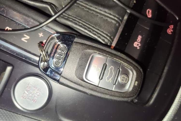 Used Audi Q5 2018 Collector's Edition 40 TFSI Technology Model Vehicle Key