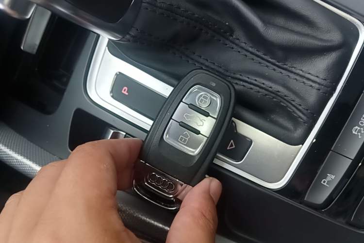 Used Audi Q5 2018 Collector's Edition 40 TFSI Technology Model Vehicle Key