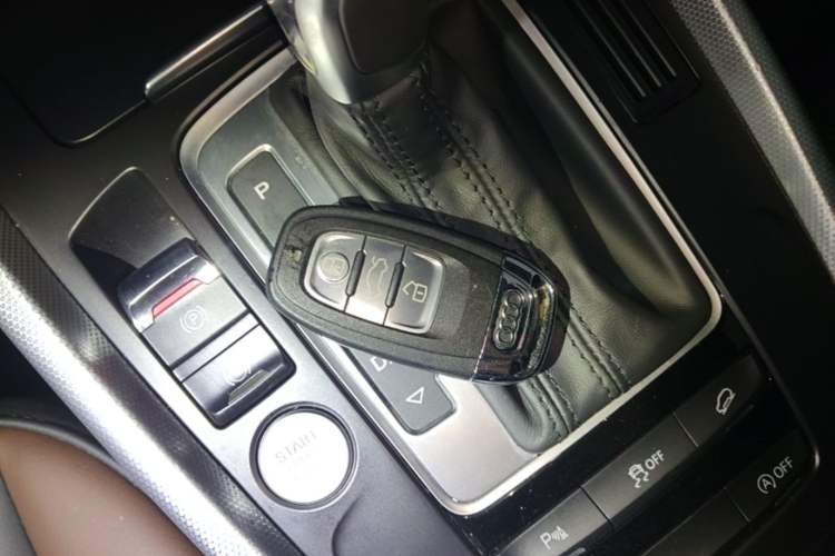 Used Audi Q5 2018 Collector's Edition 40 TFSI Technology Model Vehicle Key