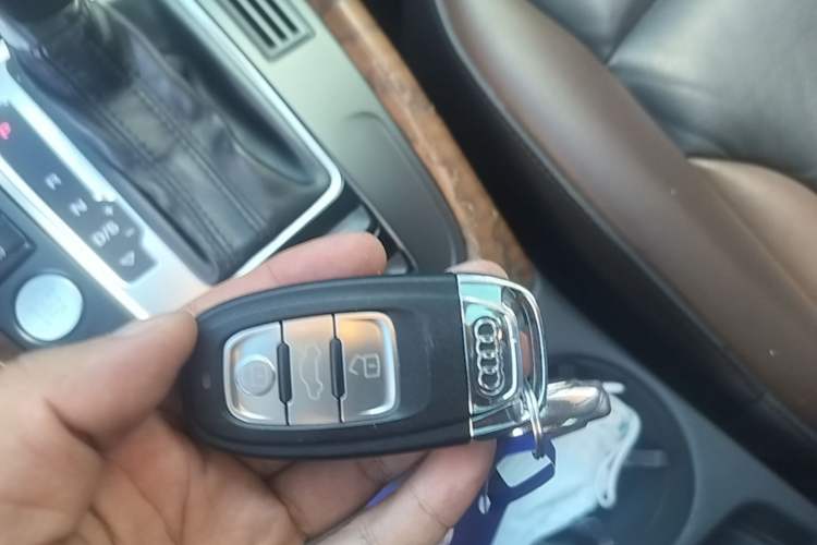 Used Audi Q5 2018 Collector's Edition 40 TFSI Technology Model Vehicle Key