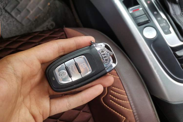Used Audi Q5 2018 Collector's Edition 40 TFSI Technology Model Vehicle Key